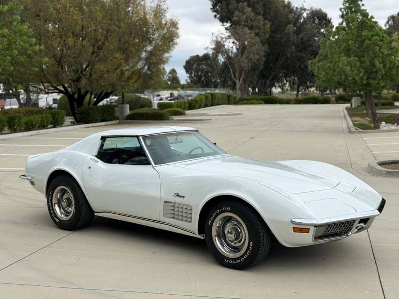 Chevrolet-corvette-1971-white-2