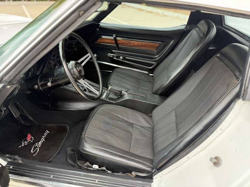 Chevrolet-corvette-1971-white-9