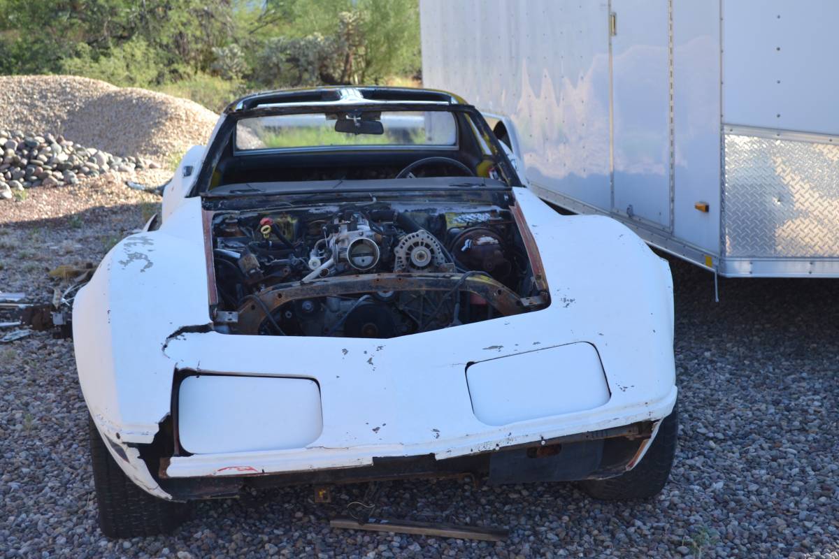 Chevrolet-corvette-1972-white-1