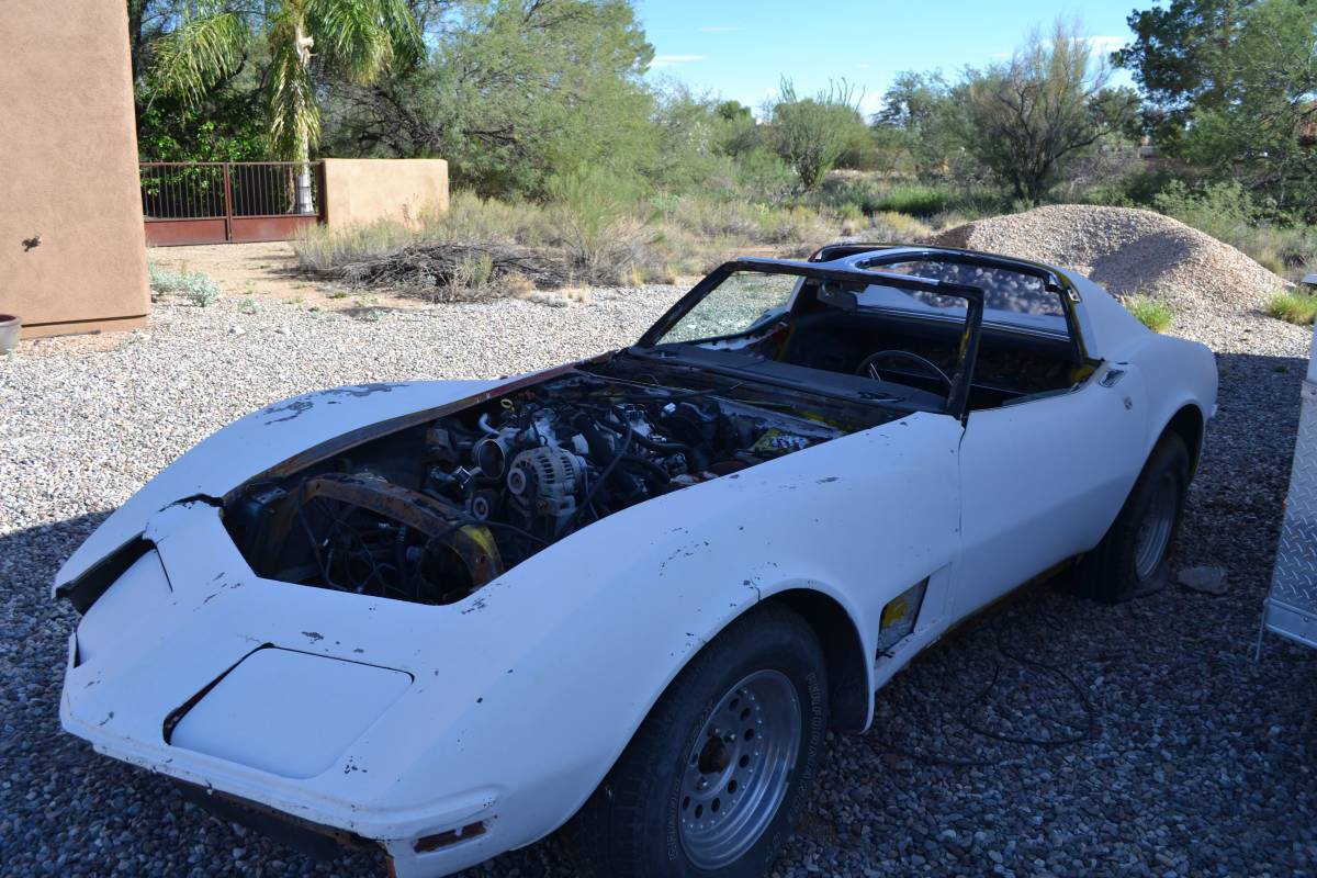 Chevrolet-corvette-1972-white-2