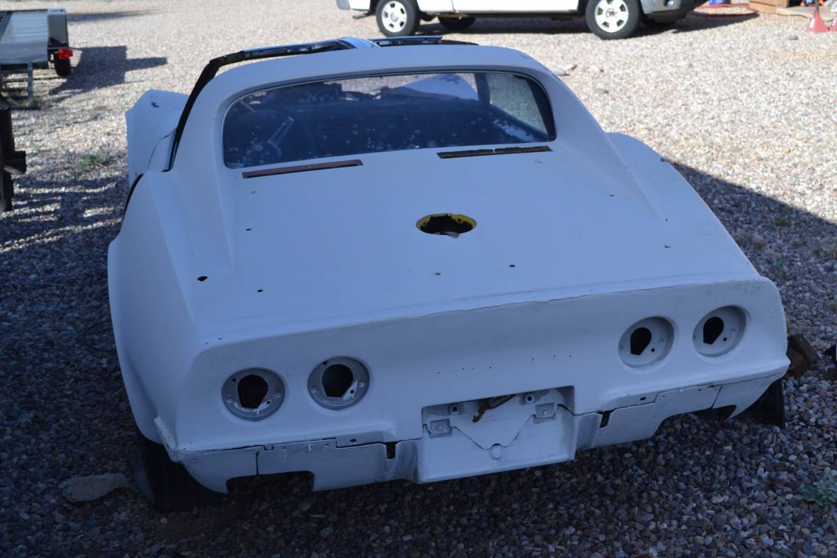 Chevrolet-corvette-1972-white-3