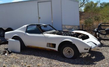 Chevrolet-corvette-1972-white