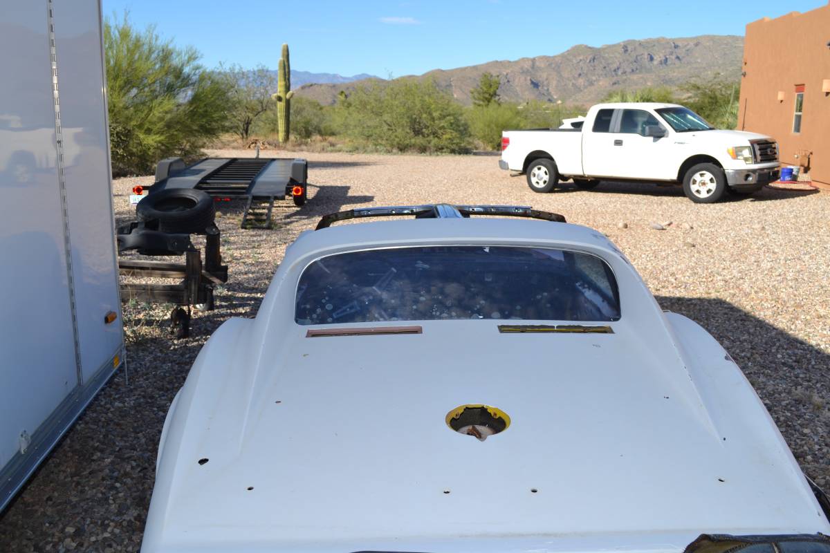 Chevrolet-corvette-1972-white-4