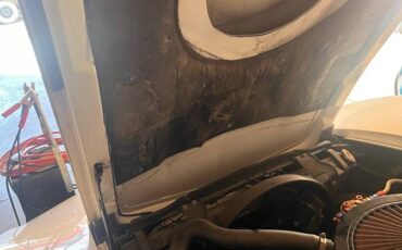 Chevrolet-corvette-1974-white-1