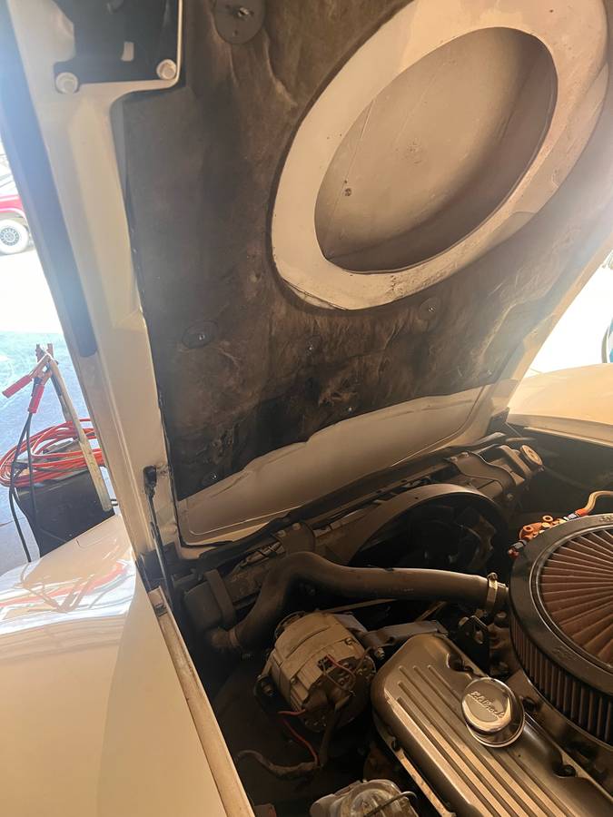 Chevrolet-corvette-1974-white-1