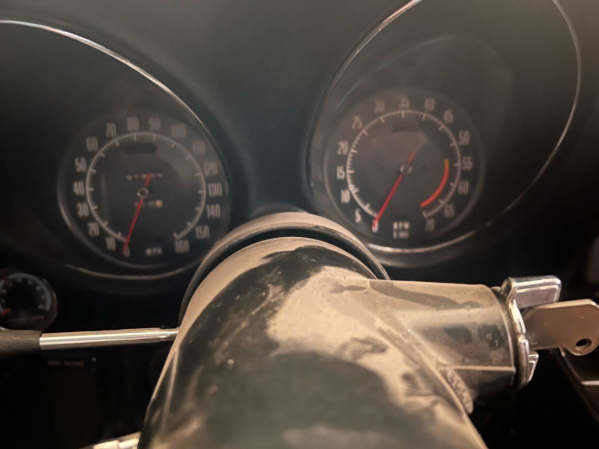 Chevrolet-corvette-1974-white-2