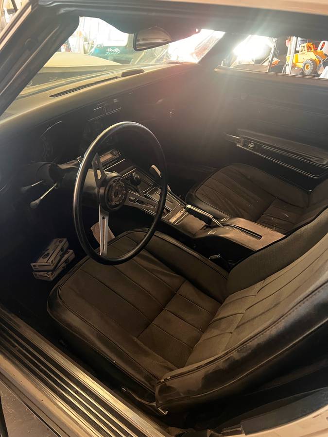 Chevrolet-corvette-1974-white-3