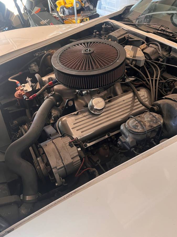 Chevrolet-corvette-1974-white-5