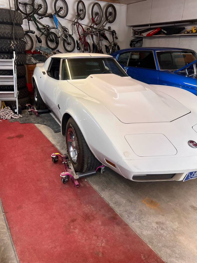 Chevrolet-corvette-1974-white-7