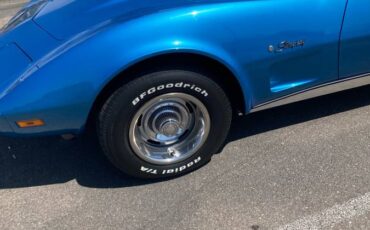 Chevrolet-corvette-1975-blue-7