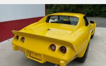 Chevrolet-corvette-1976-yellow-2