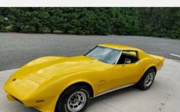 Chevrolet-corvette-1976-yellow