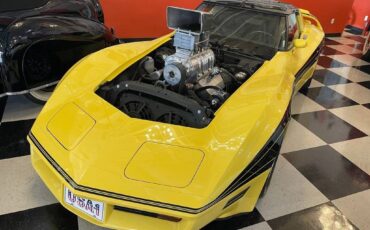 Chevrolet-corvette-1977-yellow-11