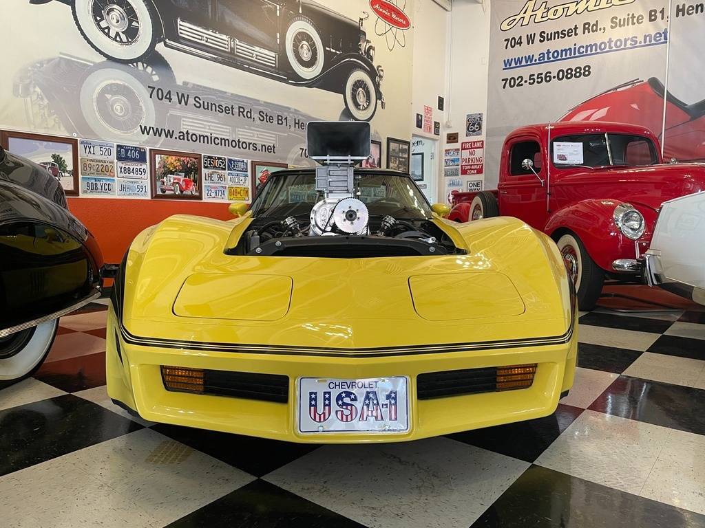 Chevrolet-corvette-1977-yellow-123