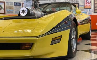 Chevrolet-corvette-1977-yellow-154