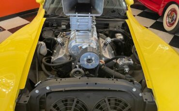 Chevrolet-corvette-1977-yellow-17