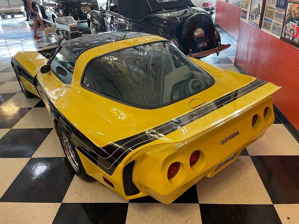 Chevrolet-corvette-1977-yellow-192