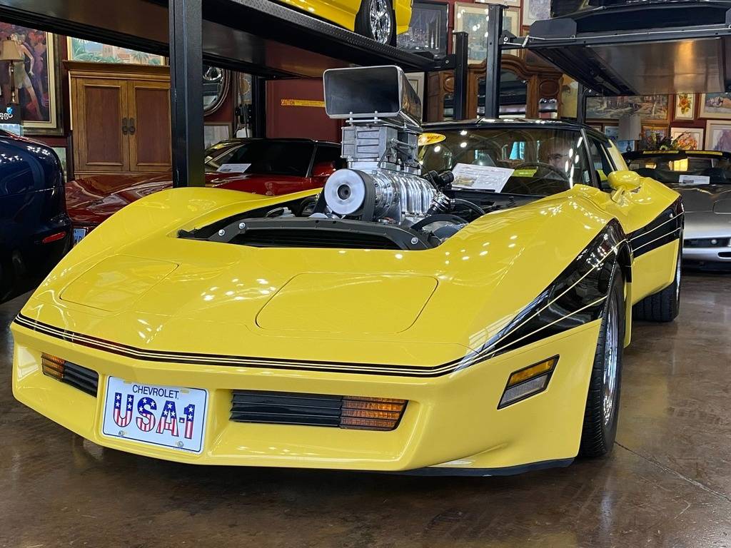 Chevrolet-corvette-1977-yellow-194