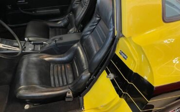 Chevrolet-corvette-1977-yellow-211