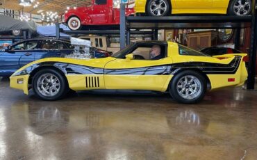 Chevrolet-corvette-1977-yellow-25