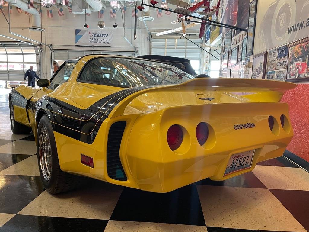 Chevrolet-corvette-1977-yellow-27