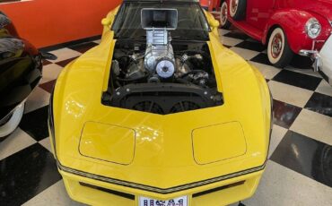 Chevrolet-corvette-1977-yellow-35