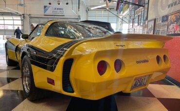 Chevrolet-corvette-1977-yellow-37