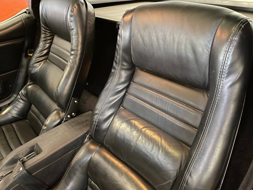 Chevrolet-corvette-1977-yellow-42