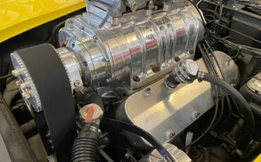 Chevrolet-corvette-1977-yellow-49