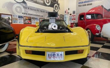 Chevrolet-corvette-1977-yellow-54
