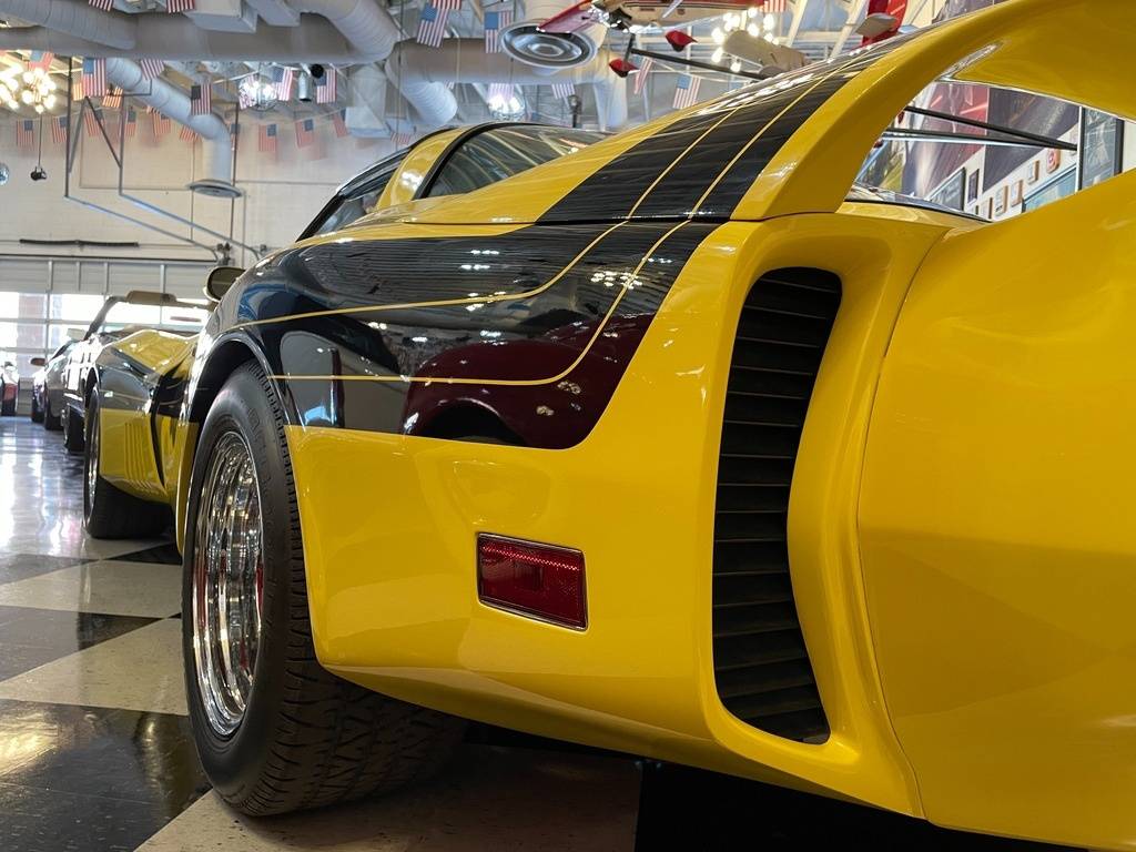 Chevrolet-corvette-1977-yellow-60