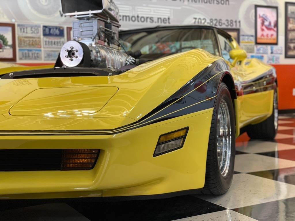 Chevrolet-corvette-1977-yellow-62