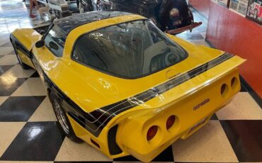 Chevrolet-corvette-1977-yellow-64