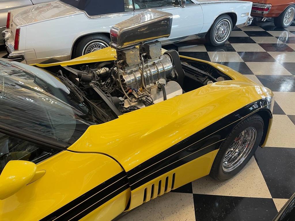 Chevrolet-corvette-1977-yellow-66