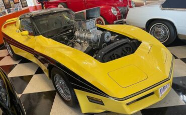 Chevrolet-corvette-1977-yellow-85