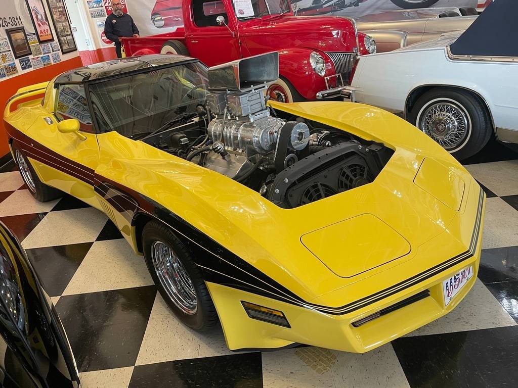 Chevrolet-corvette-1977-yellow-85