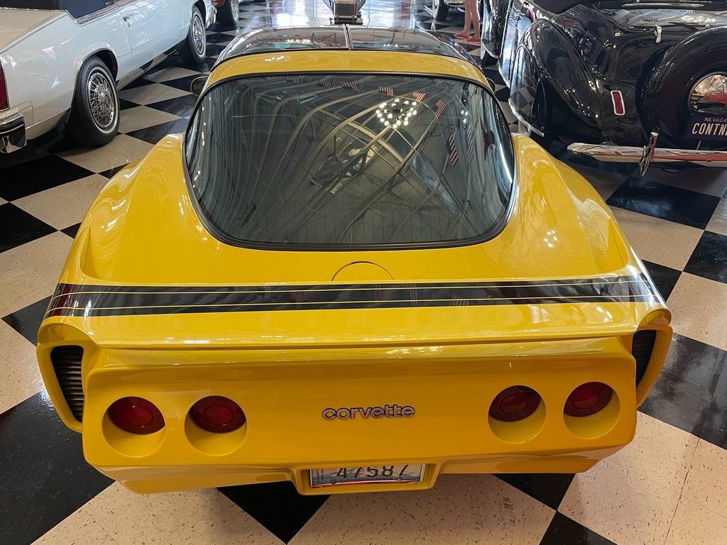 Chevrolet-corvette-1977-yellow-88