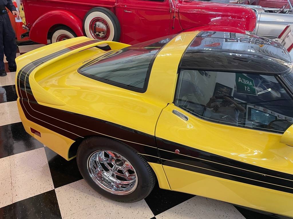Chevrolet-corvette-1977-yellow-90