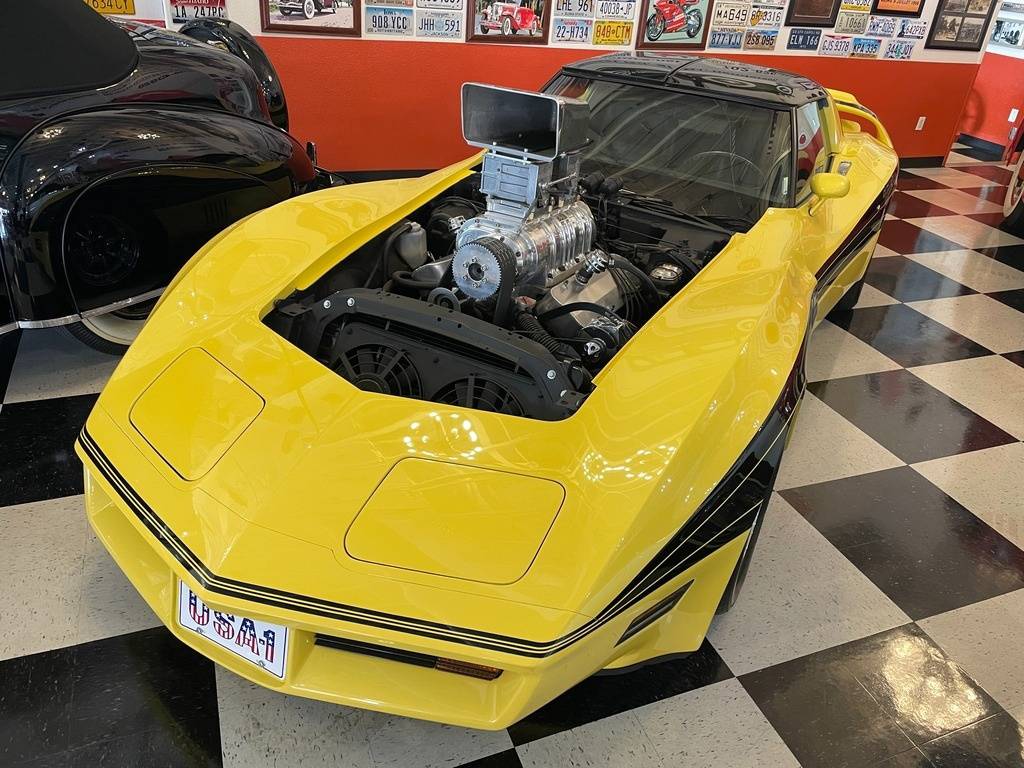 Chevrolet-corvette-1977-yellow-97