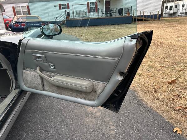 Chevrolet-corvette-1978-black-13