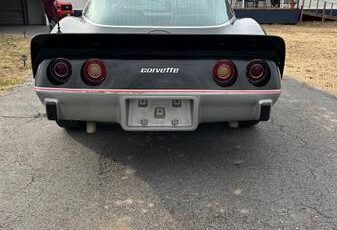 Chevrolet-corvette-1978-black-4