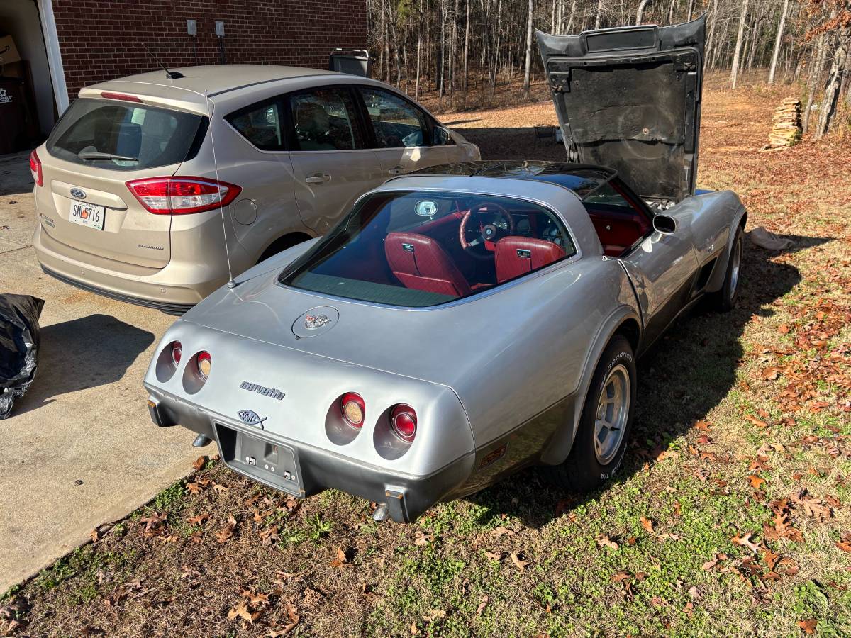 Chevrolet-corvette-1978-grey-3