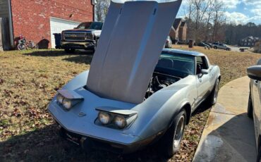Chevrolet-corvette-1978-grey