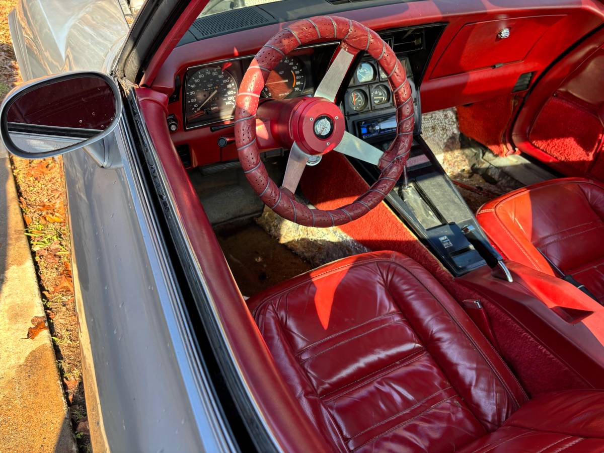 Chevrolet-corvette-1978-grey-4