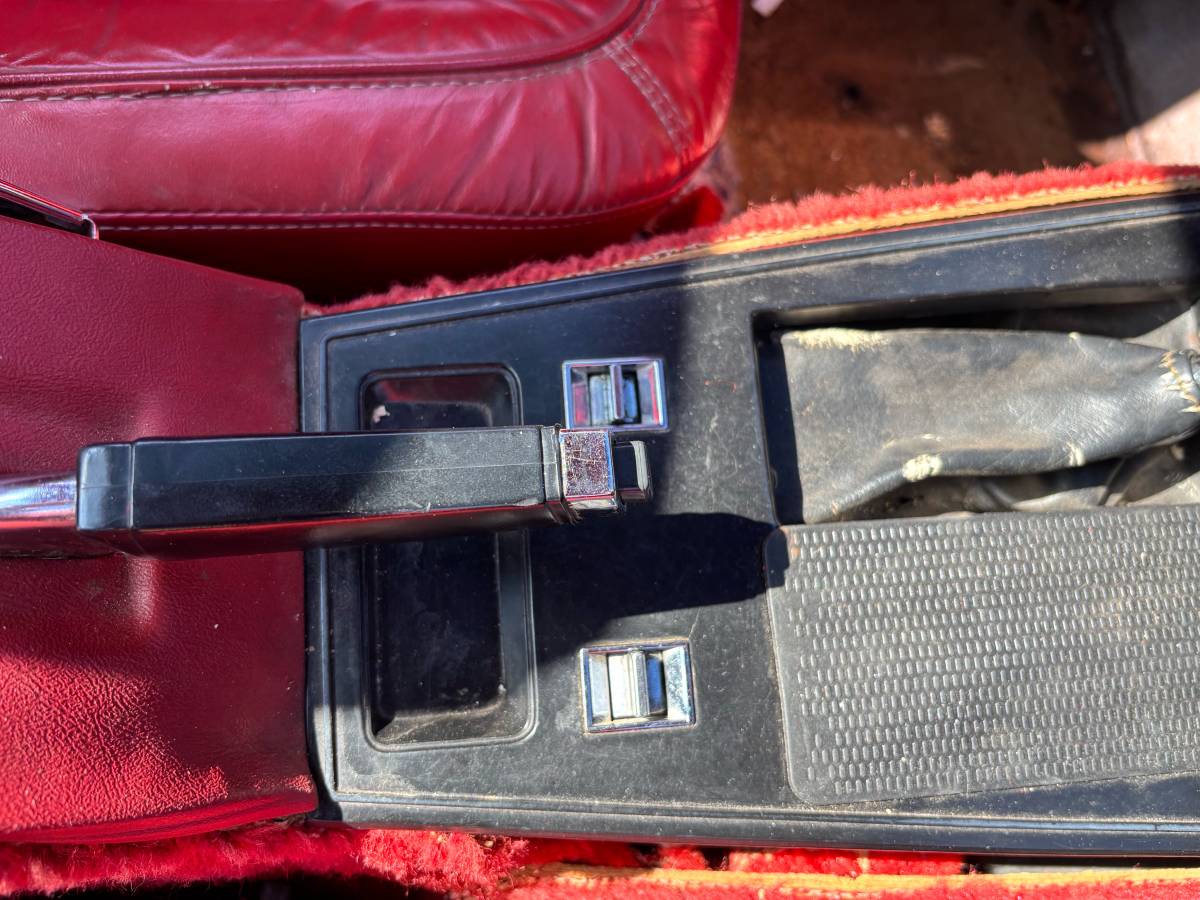 Chevrolet-corvette-1978-grey-7