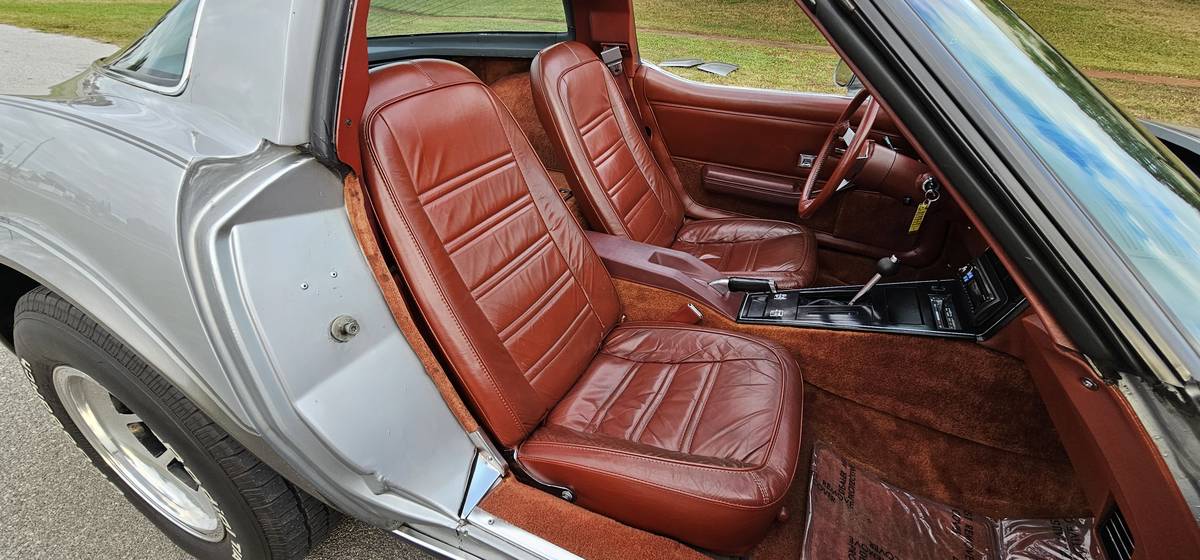 Chevrolet-corvette-1978-silver-17