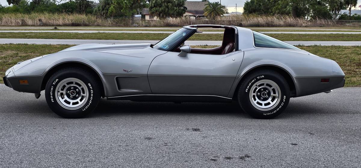 Chevrolet-corvette-1978-silver-7