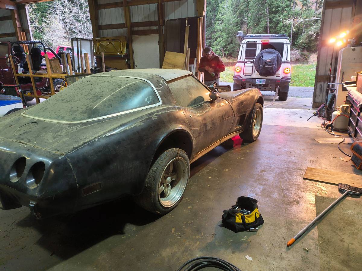 Chevrolet-corvette-1979-1