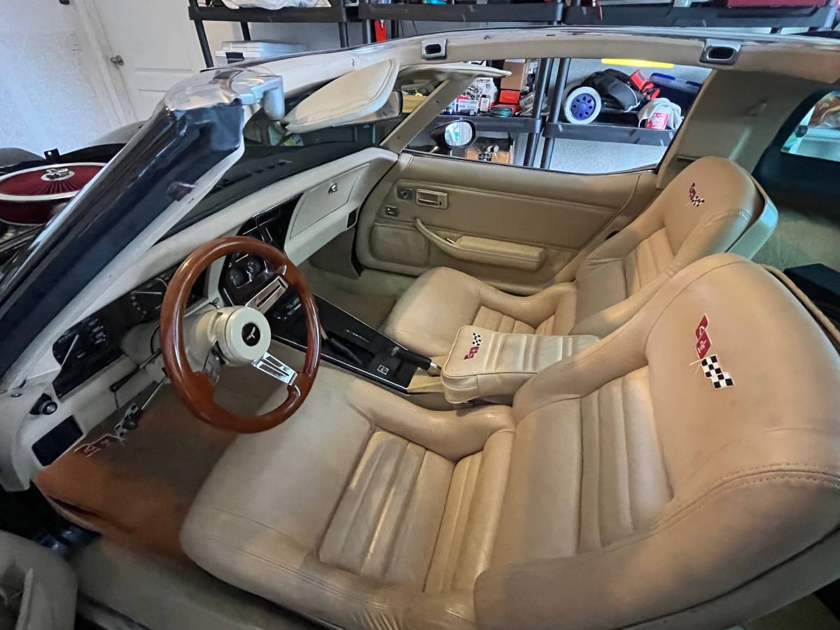 Chevrolet-corvette-1979-black-1