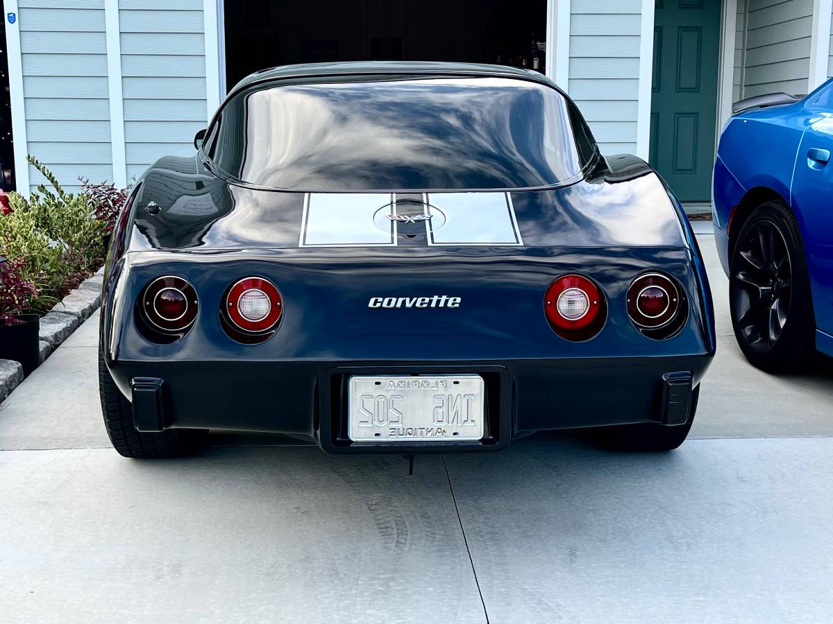 Chevrolet-corvette-1979-black-15